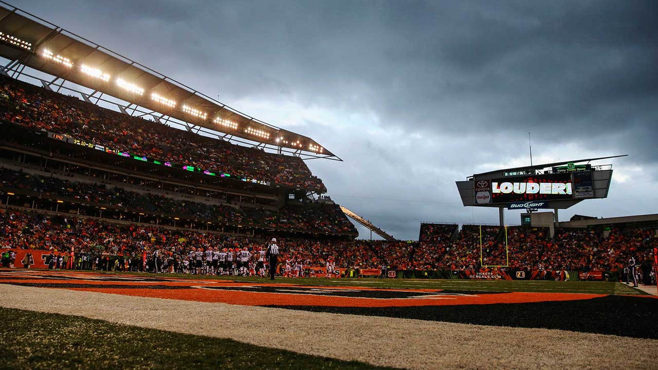 Bengals trying to hold 1st place, fill stadium